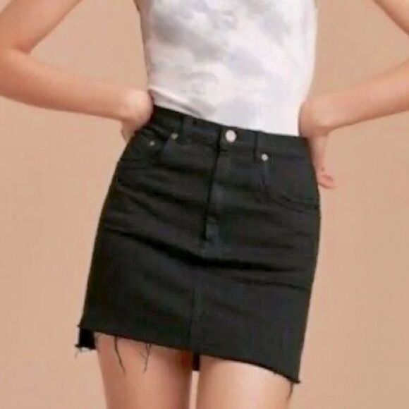 WIFRED FREE by Aritzia Tanit Black Denim Mini Jean Skirt Size 4 Raw Hem Grunge - Picture 1 of 12